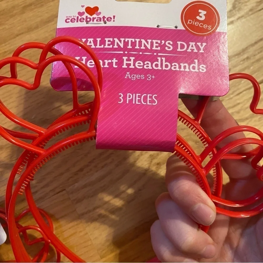 21 Heart Shaped Head Bands Valentine’s Day Giveaway Classroom NEW Red Kids